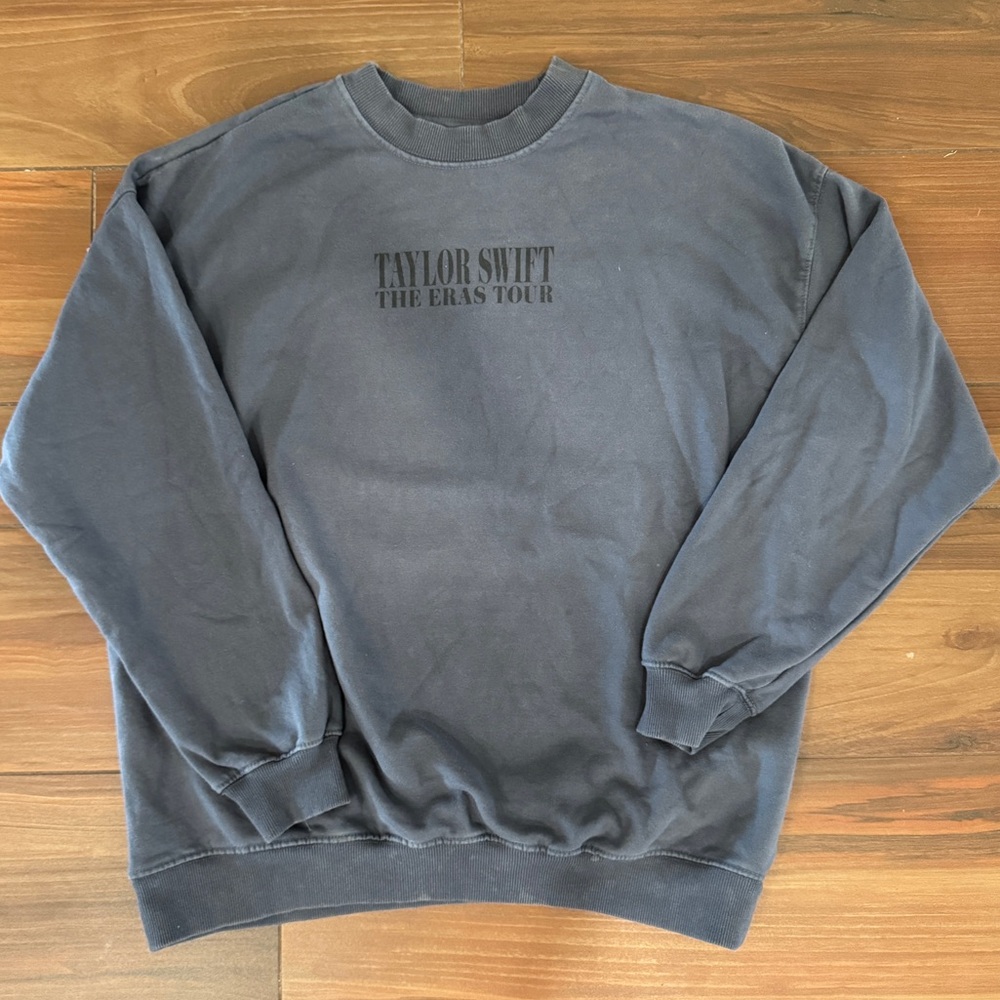 Authentic Taylor Swift Blue Crewneck Sweatshirt. Size M.